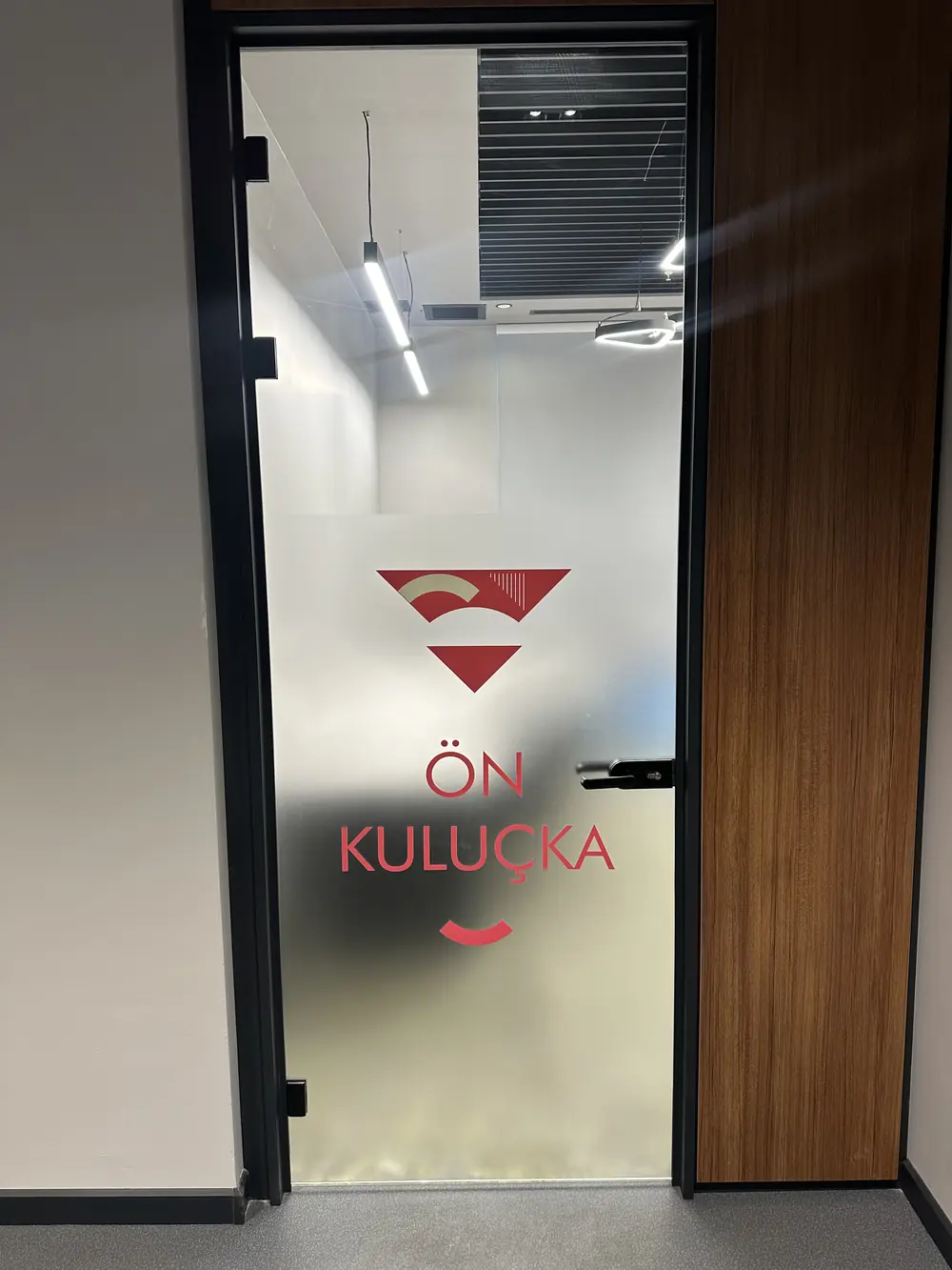 Ön Kuluçka ofisinin girişi
